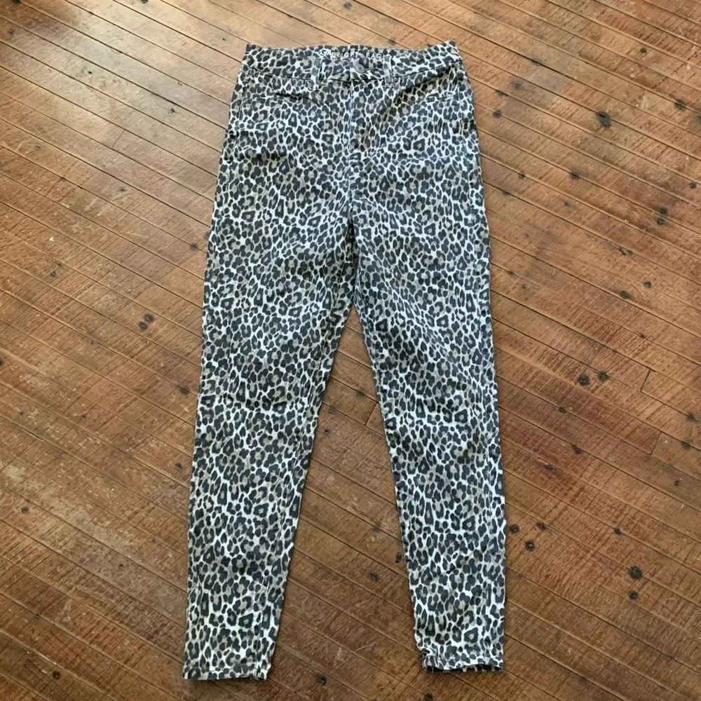 American Eagle cheetah print curvy super high rise 6 short jeggings